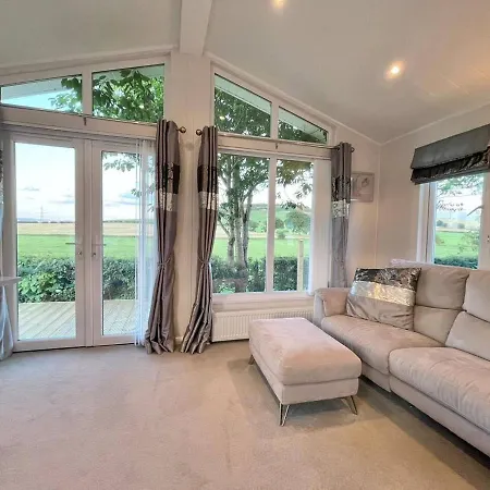Modern House In Carlisle Close To Lake District Vakantiehuis